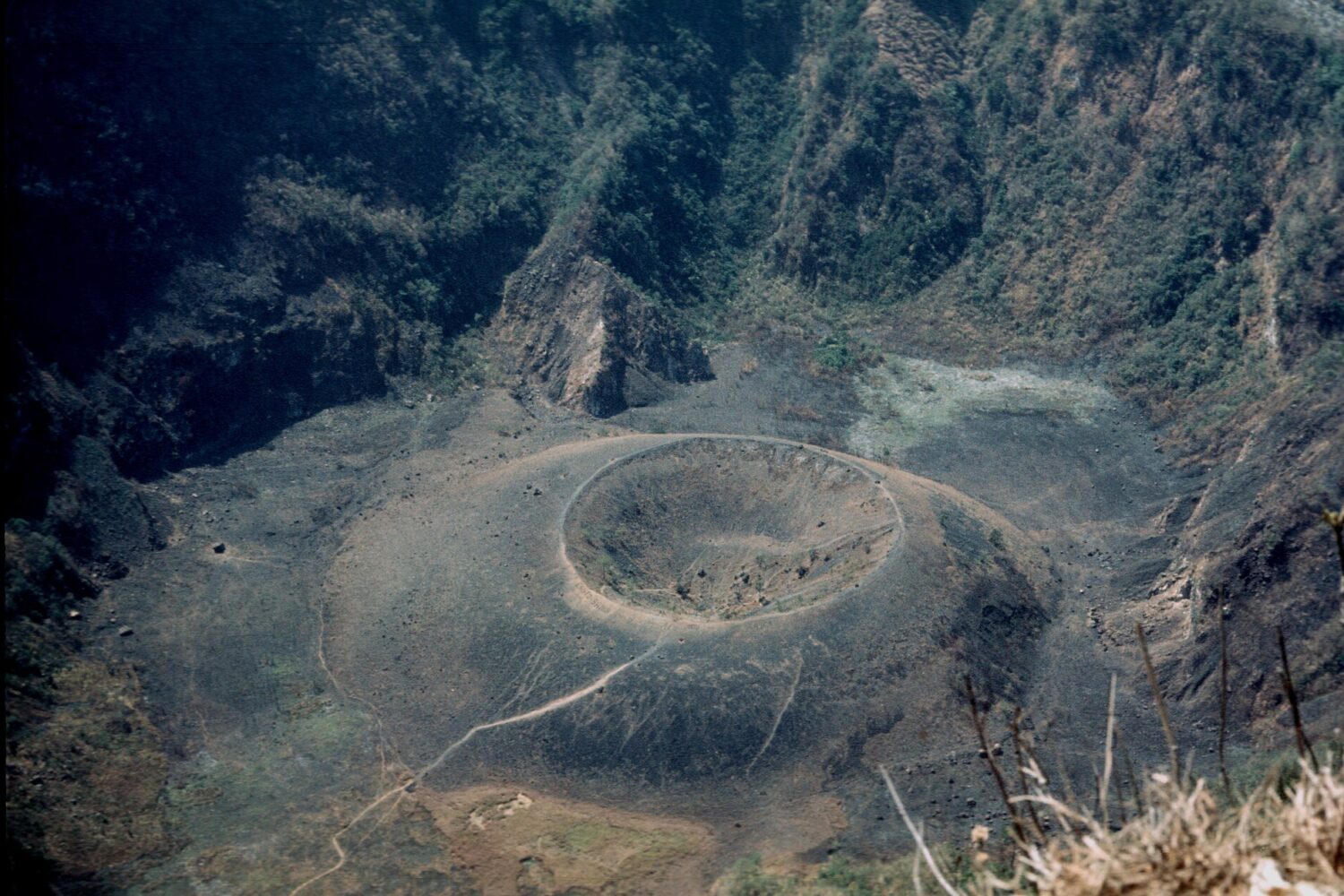 El Boquerón crater with the small 1917 Boqueroncito cone, San Salvador Volcano
