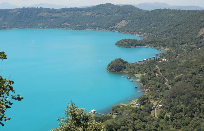 Lake Coatepeque tour – turquoise water of the crater lake, El Salvador