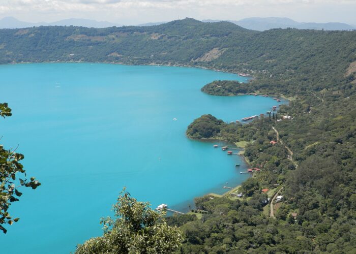 Lake Coatepeque tour – turquoise water of the crater lake, El Salvador
