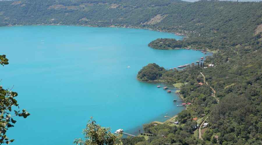 Lake Coatepeque tour – turquoise water of the crater lake, El Salvador