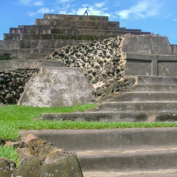 Mayan ruins tour El Salvador – main pyramid of Tazumal in Chalchuapa