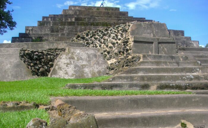 Mayan ruins tour El Salvador – main pyramid of Tazumal in Chalchuapa