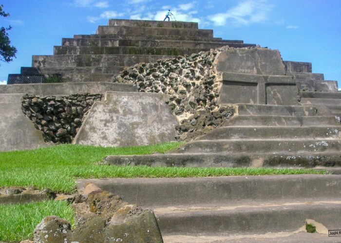 Mayan ruins tour El Salvador – main pyramid of Tazumal in Chalchuapa