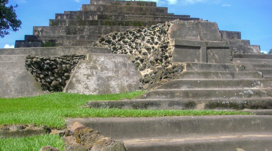 Mayan ruins tour El Salvador – main pyramid of Tazumal in Chalchuapa