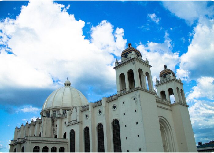 San Salvador city tour – Metropolitan Cathedral in the historic center