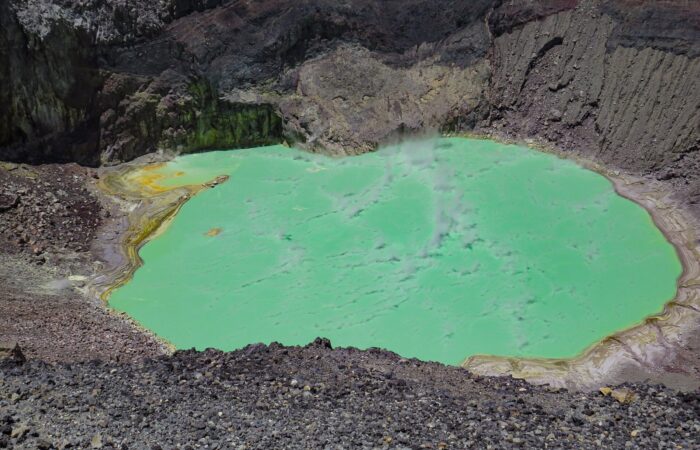 Santa Ana Volcano hike from El Tunco – turquoise crater lake of Ilamatepec