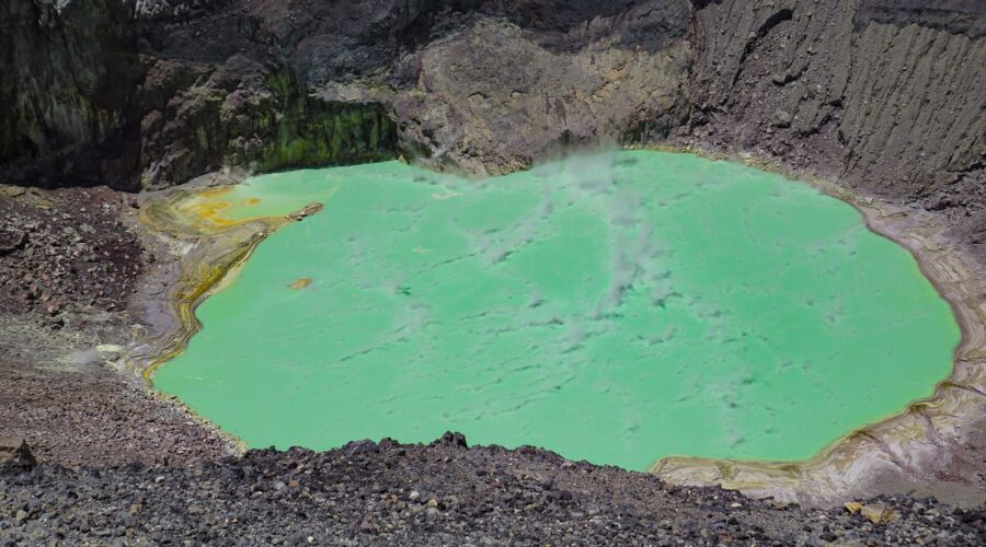 Santa Ana Volcano hike from El Tunco – turquoise crater lake of Ilamatepec