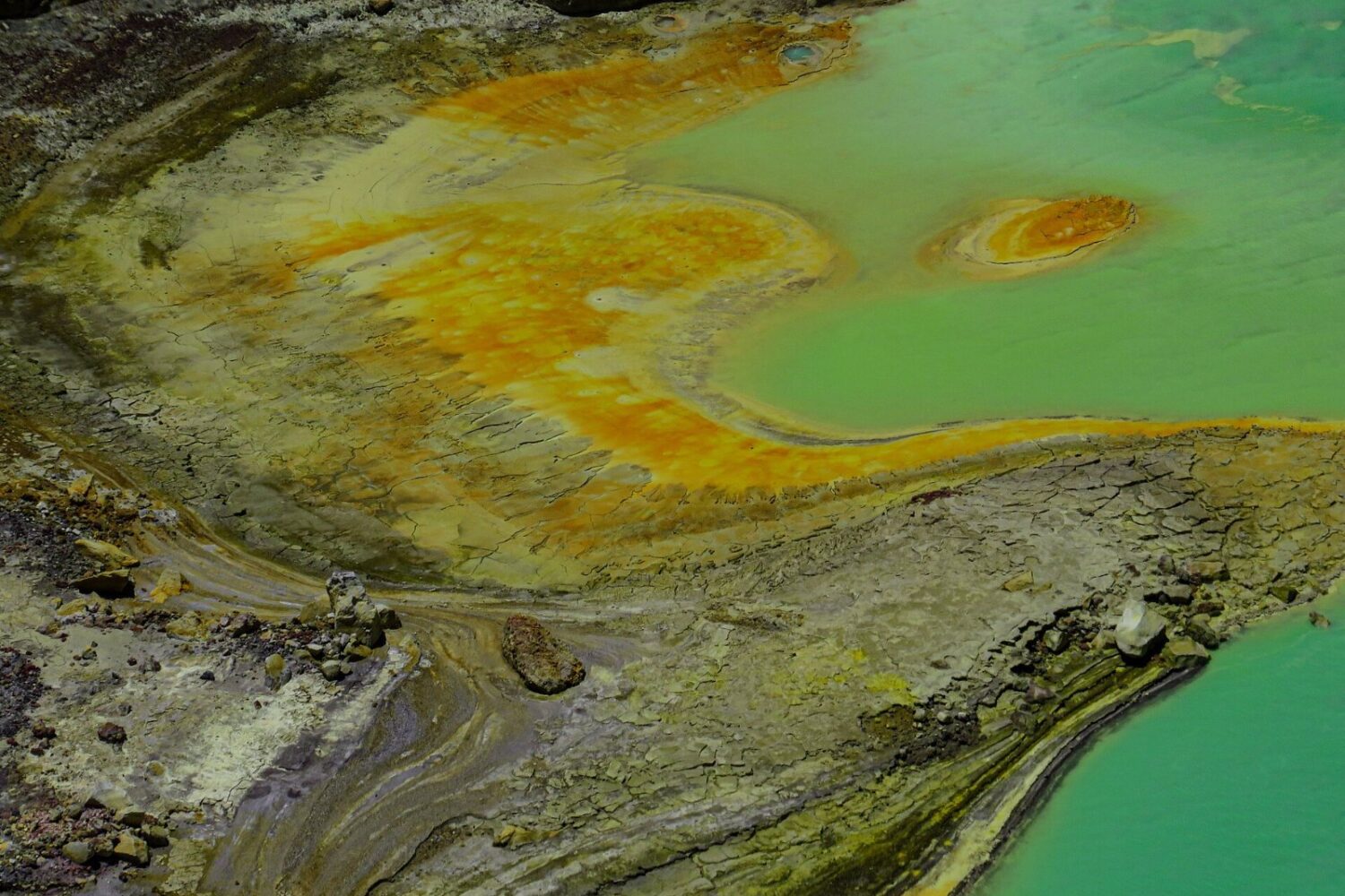Sulfur deposits on the shore of the Santa Ana crater lake Sulfur deposits on the shore of the Santa Ana crater lake